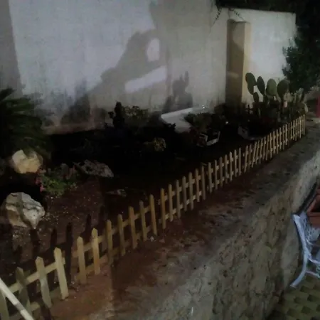 Vicolo Manzoni * Castro (Lecce)